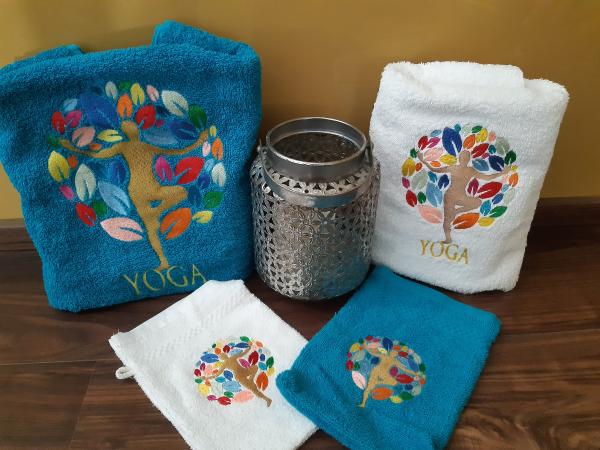 Handtuch und Waschhandschuh im Set mit Yoga - Stickerei